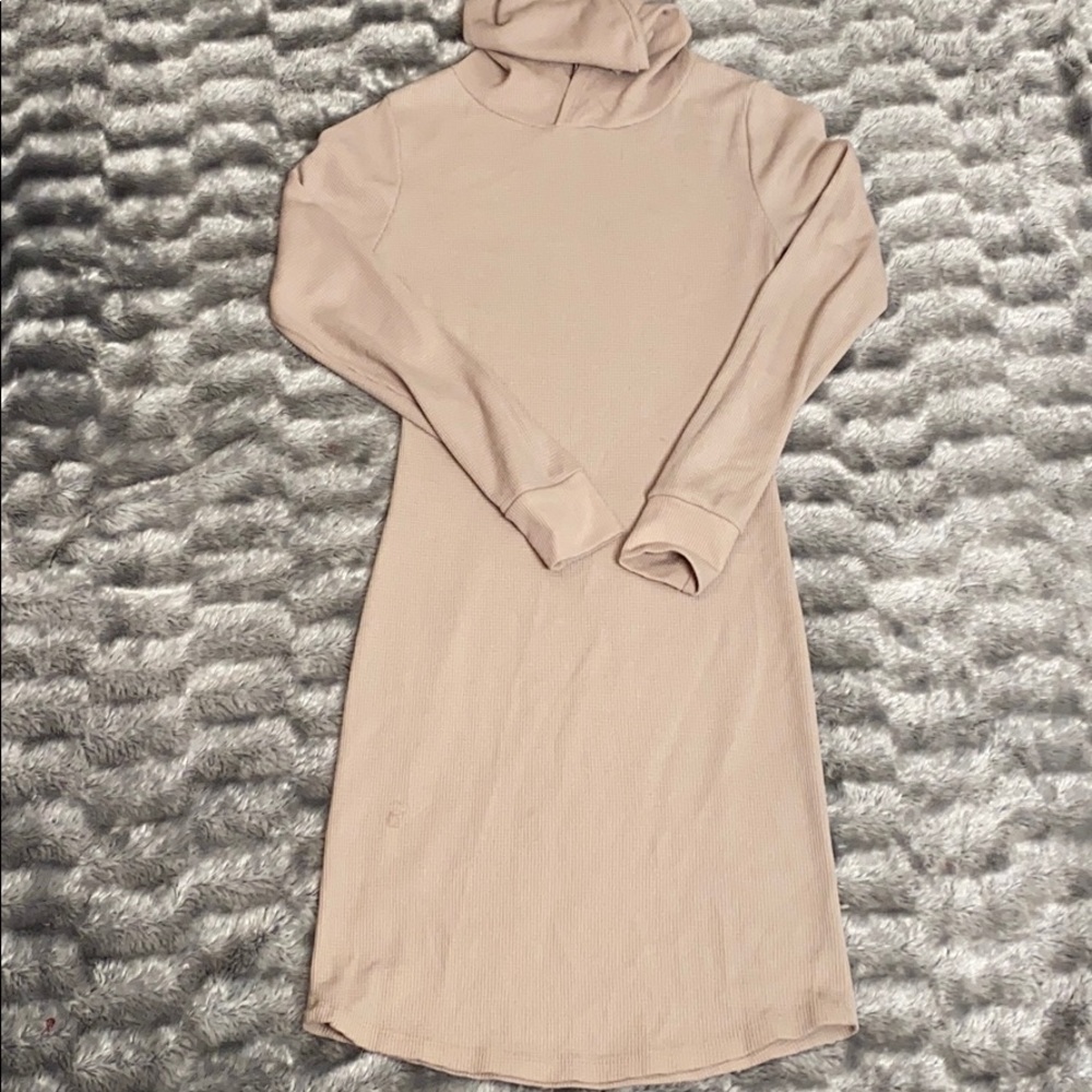 Hooded long sleeve fitted dress